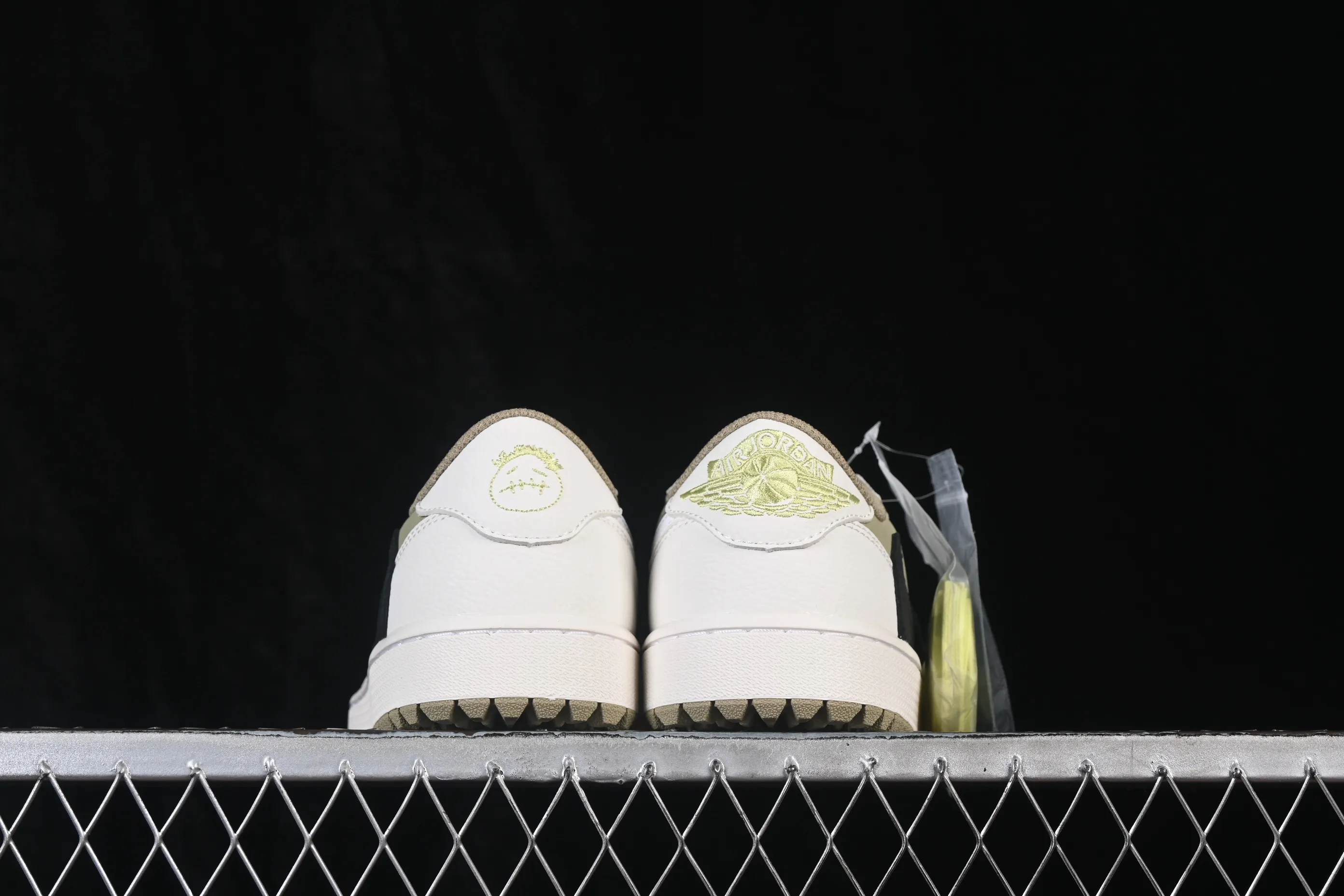 All categories Air Jordan Jordan series basketball shoes Air Jordan 1 Low ZG version Travis Scott x Air Jordan 1 Low OG AJ1 Joe 1 undercut low top full head layer FZ3124-200